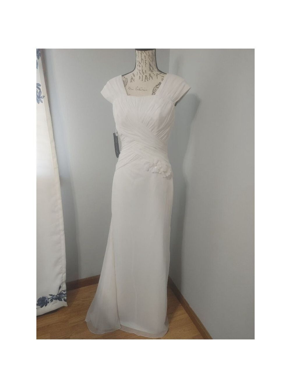 Women's Bonny modest Ivory Wedding Dress US 6 with Floral detail Ruffled Train